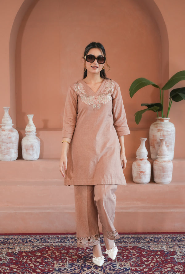 Zeenat embroidered linen set