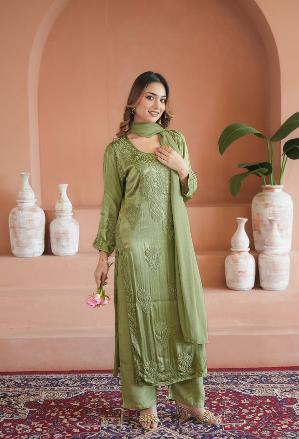 Gulnaar chinon chikankari 3 pc set in Green